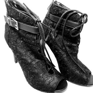 Lace detail lace up open toe heel booties